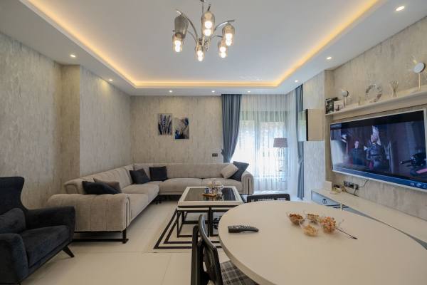 Alanya Oba’da, Lüks Sitede Geniş Bahçe Dubleksi 3+1