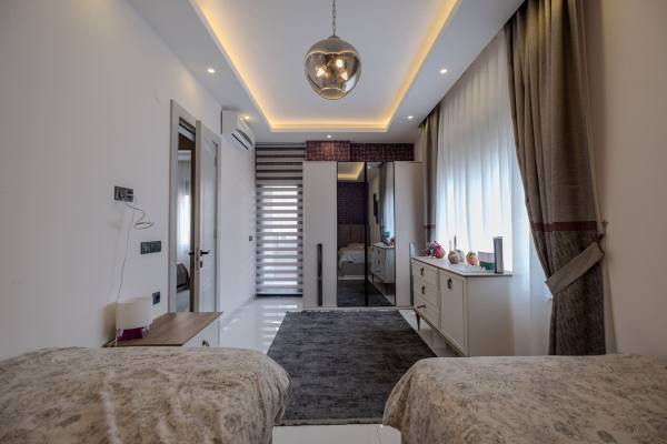 Alanya Oba’da, Lüks Sitede Geniş Bahçe Dubleksi 3+1