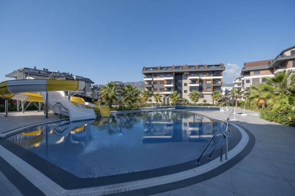 Alanya Oba’da, Lüks Sitede Geniş Bahçe Dubleksi 3+1