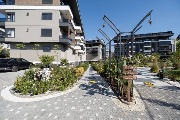 Alanya Oba’da, Lüks Sitede Geniş Bahçe Dubleksi 3+1