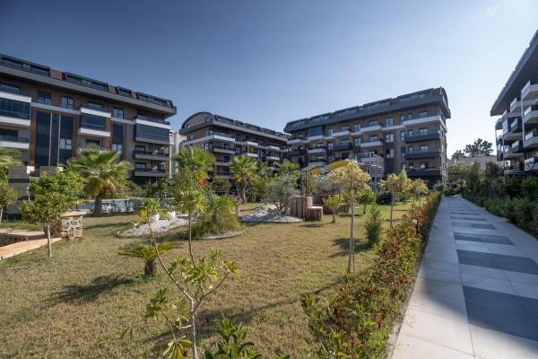 Alanya Oba’da, Lüks Sitede Geniş Bahçe Dubleksi 3+1