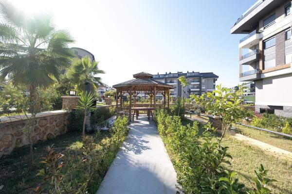 Alanya Oba’da, Lüks Sitede Geniş Bahçe Dubleksi 3+1