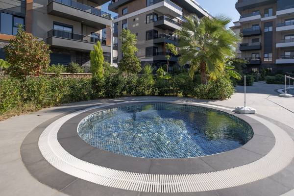 Alanya Oba’da, Lüks Sitede Geniş Bahçe Dubleksi 3+1