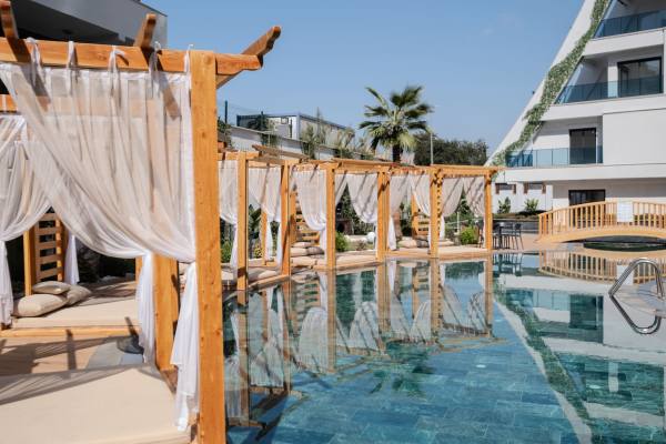 Alanya Mahmutlar’da Tam Donanımlı Yeni Kompleks İçinde 1+1 Lüks Daire