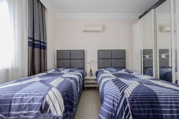 Urgent Sale – Spacious 2+1 Apartment on the First Coastline, Alanya Demirtaş