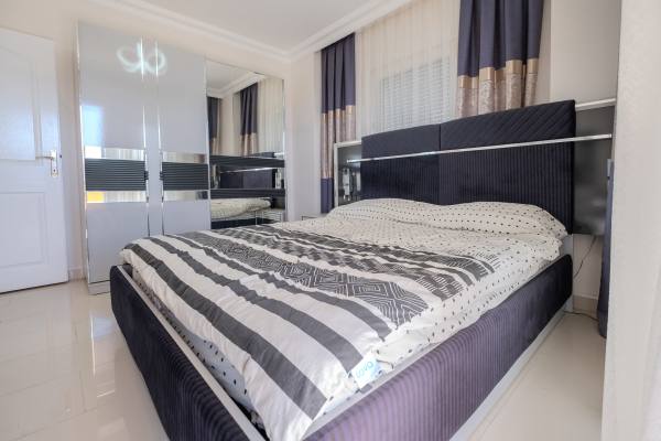 Urgent Sale – Spacious 2+1 Apartment on the First Coastline, Alanya Demirtaş