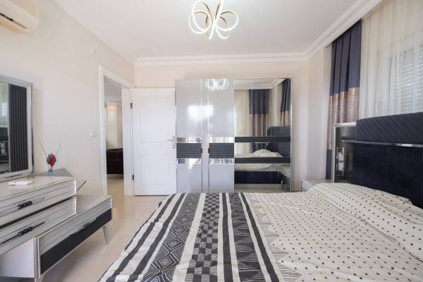 Urgent Sale – Spacious 2+1 Apartment on the First Coastline, Alanya Demirtaş