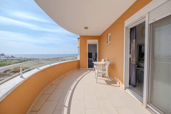 Urgent Sale – Spacious 2+1 Apartment on the First Coastline, Alanya Demirtaş