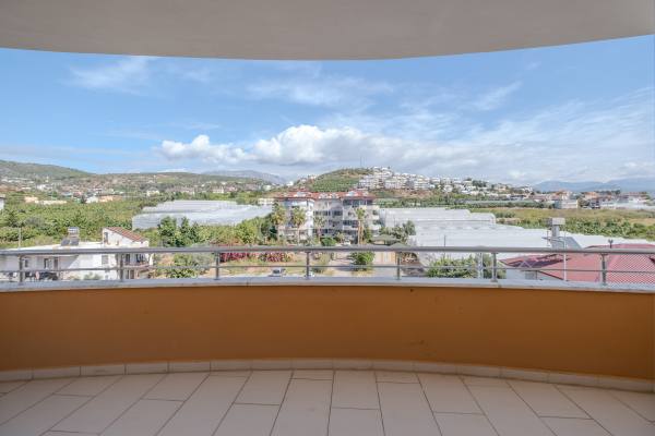 Urgent Sale – Spacious 2+1 Apartment on the First Coastline, Alanya Demirtaş