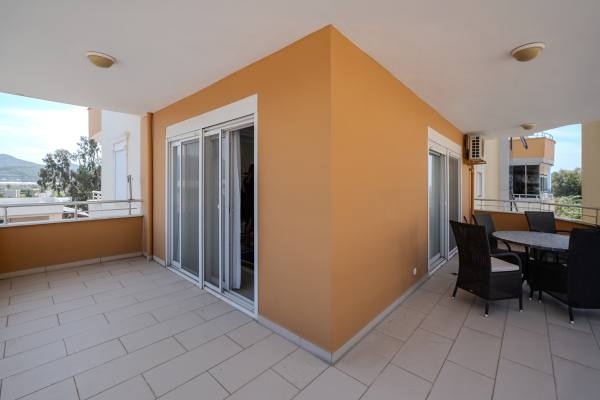 Urgent Sale – Spacious 2+1 Apartment on the First Coastline, Alanya Demirtaş