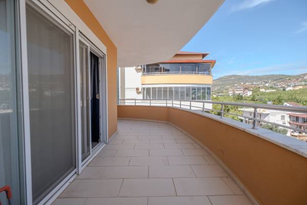 Urgent Sale – Spacious 2+1 Apartment on the First Coastline, Alanya Demirtaş