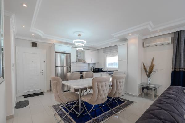 Urgent Sale – Spacious 2+1 Apartment on the First Coastline, Alanya Demirtaş