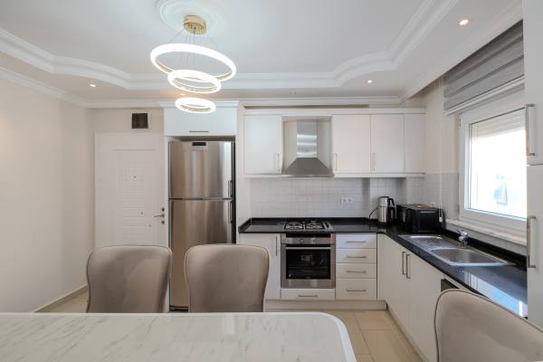 Urgent Sale – Spacious 2+1 Apartment on the First Coastline, Alanya Demirtaş