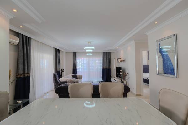 Urgent Sale – Spacious 2+1 Apartment on the First Coastline, Alanya Demirtaş