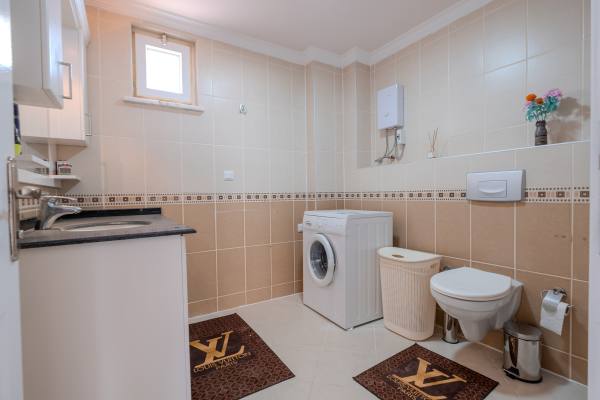 Urgent Sale – Spacious 2+1 Apartment on the First Coastline, Alanya Demirtaş