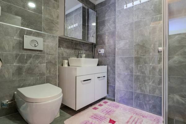 Просторная квартира 1+1 с большой террасой и видом на море