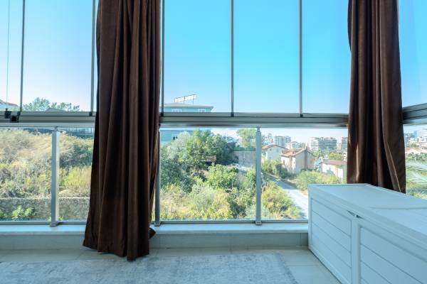 Просторная квартира 1+1 с большой террасой и видом на море