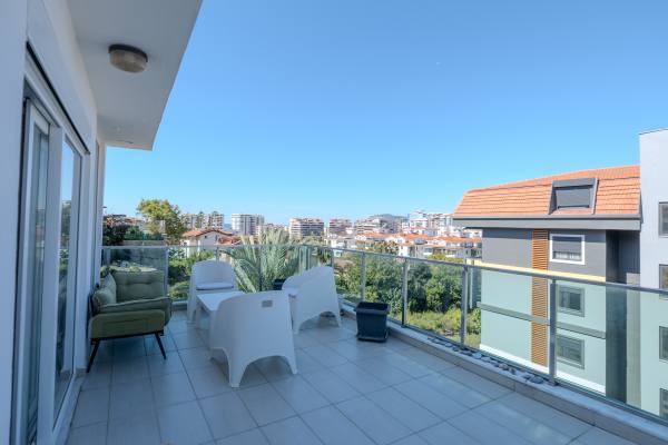 Просторная квартира 1+1 с большой террасой и видом на море