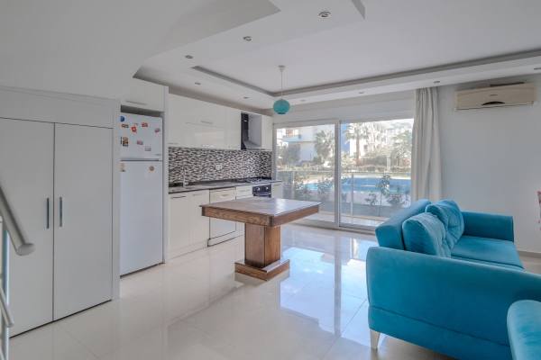 Меблированный Дуплекс в 100 Метрах От Моря по Горячей Цене в Кестель, Аланья