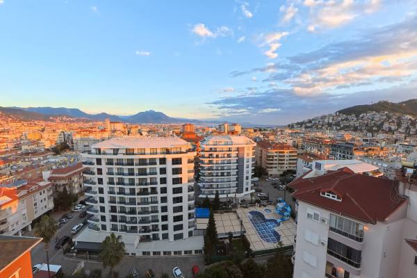 Exclusive 3+1 Apartment with Terrace and Sea View in the Heart of Alanya