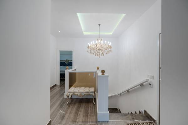 Exclusive 3+1 Apartment with Terrace and Sea View in the Heart of Alanya