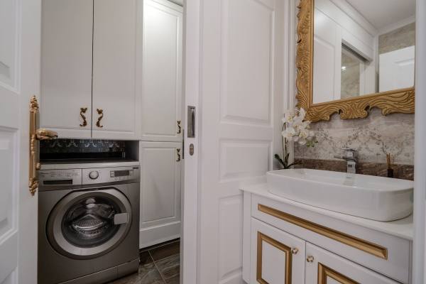 Exclusive 3+1 Apartment with Terrace and Sea View in the Heart of Alanya