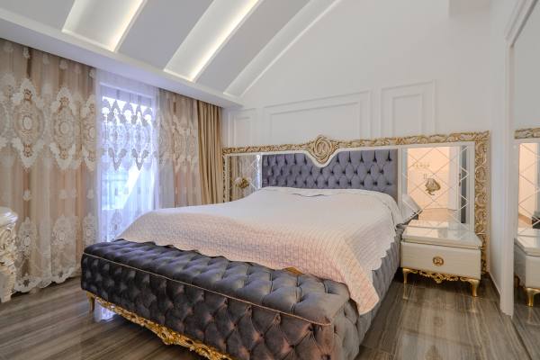 Exclusive 3+1 Apartment with Terrace and Sea View in the Heart of Alanya