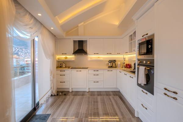 Exclusive 3+1 Apartment with Terrace and Sea View in the Heart of Alanya