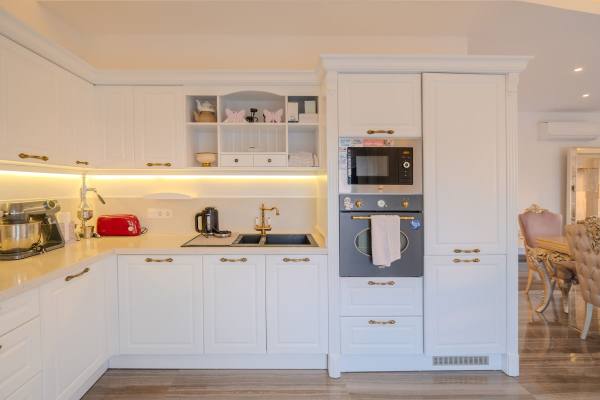 Exclusive 3+1 Apartment with Terrace and Sea View in the Heart of Alanya