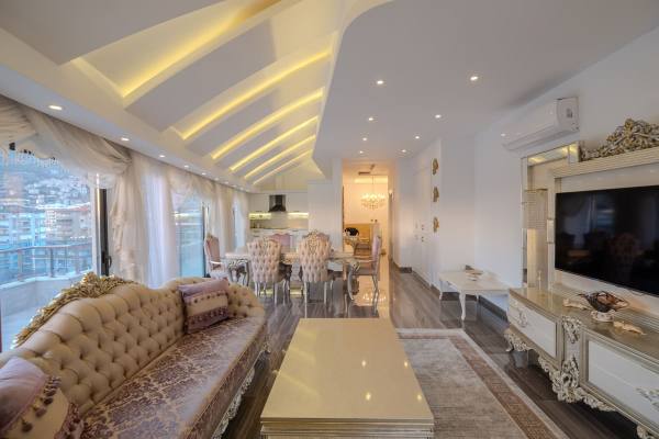 Exclusive 3+1 Apartment with Terrace and Sea View in the Heart of Alanya