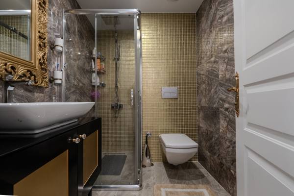 Exclusive 3+1 Apartment with Terrace and Sea View in the Heart of Alanya