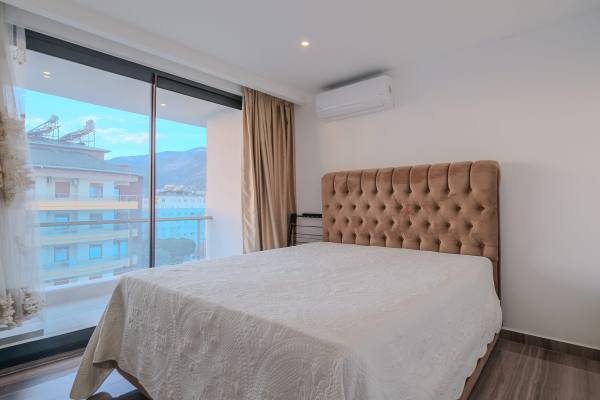 Exclusive 3+1 Apartment with Terrace and Sea View in the Heart of Alanya