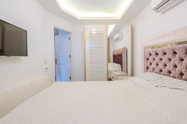 Exclusive 3+1 Apartment with Terrace and Sea View in the Heart of Alanya