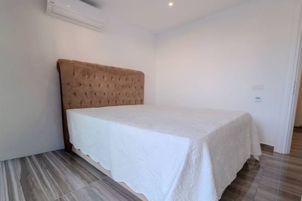 Exclusive 3+1 Apartment with Terrace and Sea View in the Heart of Alanya