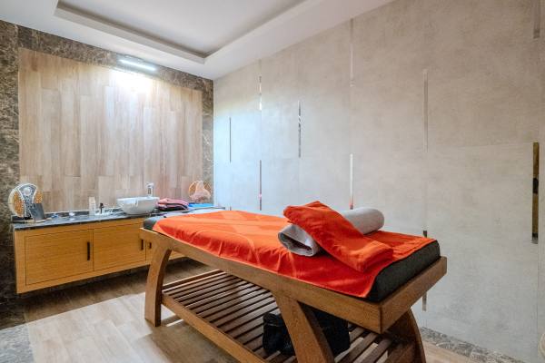 Exclusive 3+1 Apartment with Terrace and Sea View in the Heart of Alanya