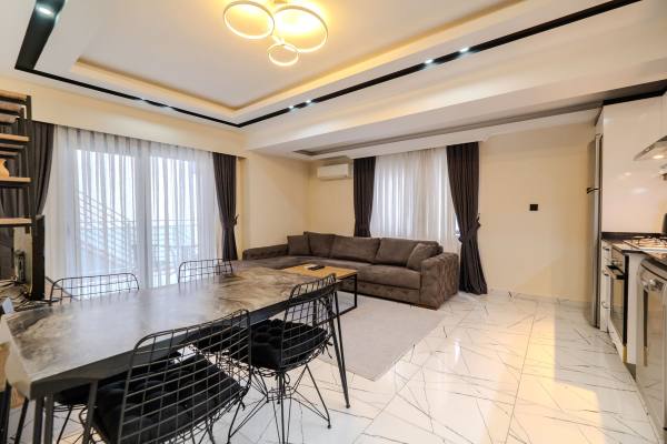 Alanya Merkezde Denize 150m Eşyalı Kiralık Daire