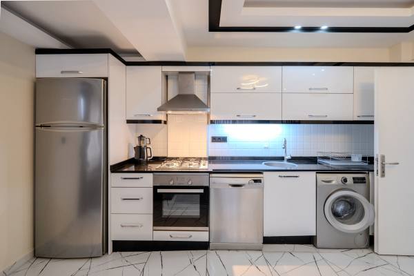 Alanya Merkezde Denize 150m Eşyalı Kiralık Daire