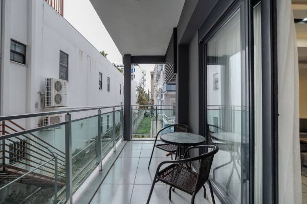 Alanya Merkezde Denize 150m Eşyalı Kiralık Daire