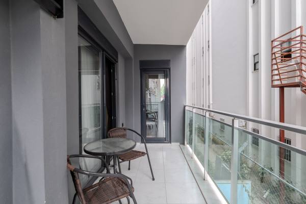 Alanya Merkezde Denize 150m Eşyalı Kiralık Daire