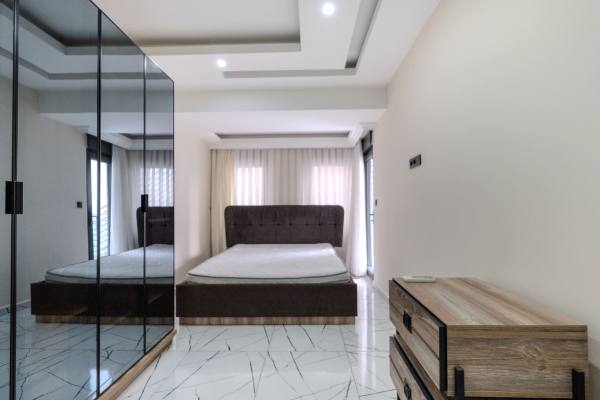 Alanya Merkezde Denize 150m Eşyalı Kiralık Daire