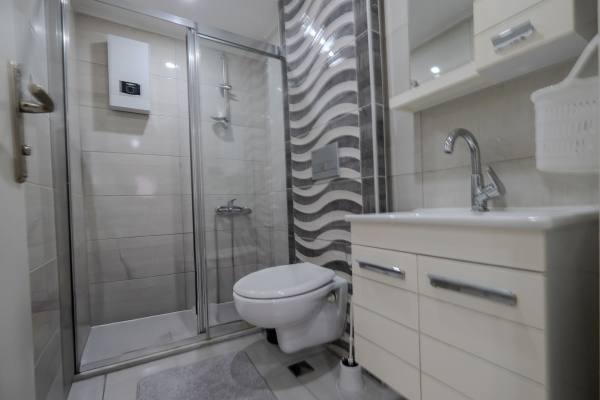 Alanya Merkezde Denize 150m Eşyalı Kiralık Daire