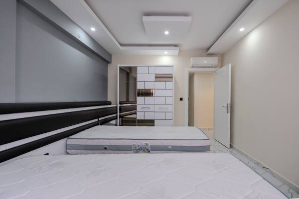 Alanya Merkezde Denize 150m Eşyalı Kiralık Daire