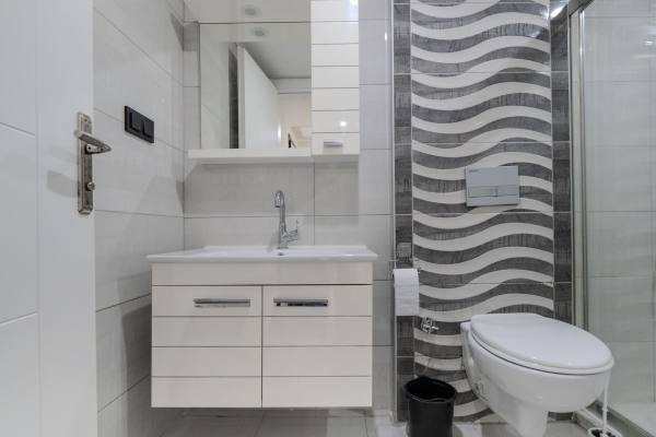 Alanya Merkezde Denize 150m Eşyalı Kiralık Daire