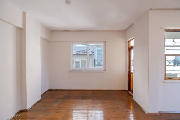 Alanya'da Merkezi Konumda Geniş Oda Kullanımlı 3+1 Kiralık