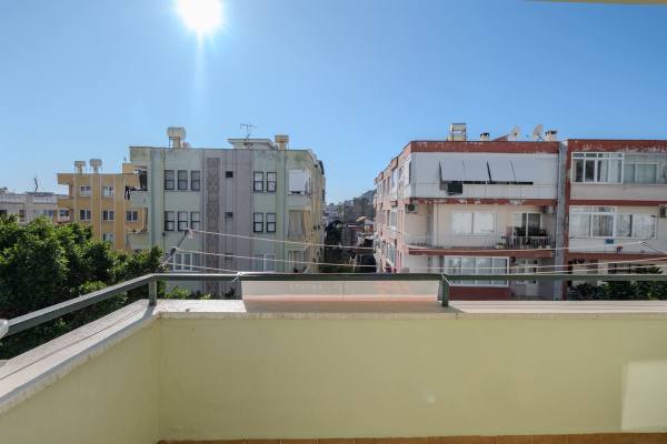 Alanya'da Merkezi Konumda Geniş Oda Kullanımlı 3+1 Kiralık