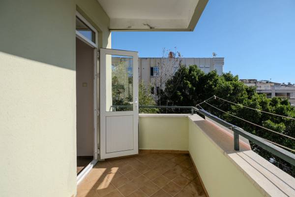 Alanya'da Merkezi Konumda Geniş Oda Kullanımlı 3+1 Kiralık