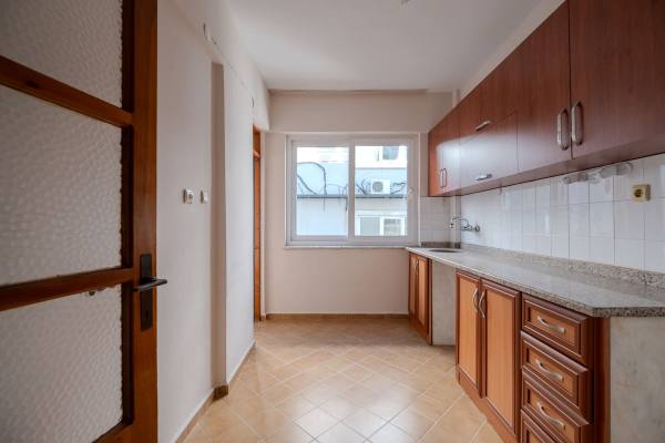 Alanya'da Merkezi Konumda Geniş Oda Kullanımlı 3+1 Kiralık