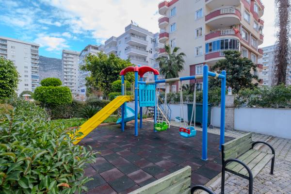 Mahmutlar’da Premium Kompleks İçinde Kiralık Geniş 1+1 Daire — Denize 200 Metre