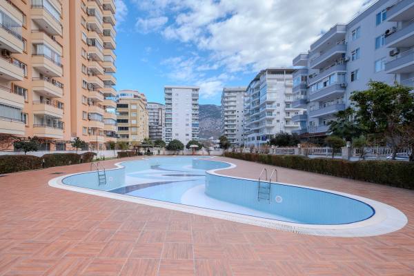 Mahmutlar’da Premium Kompleks İçinde Kiralık Geniş 1+1 Daire — Denize 200 Metre