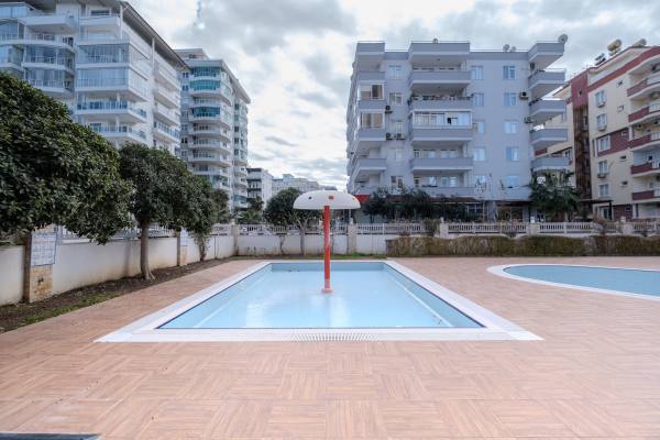 Mahmutlar’da Premium Kompleks İçinde Kiralık Geniş 1+1 Daire — Denize 200 Metre